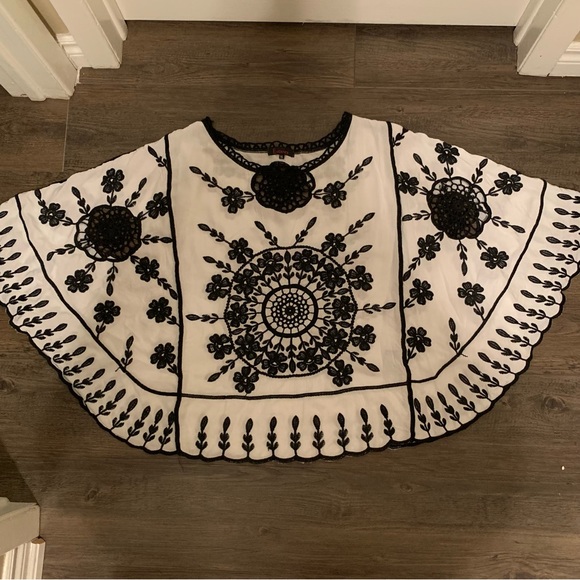 Beautiful Embroidered Cape Top - Picture 4 of 10